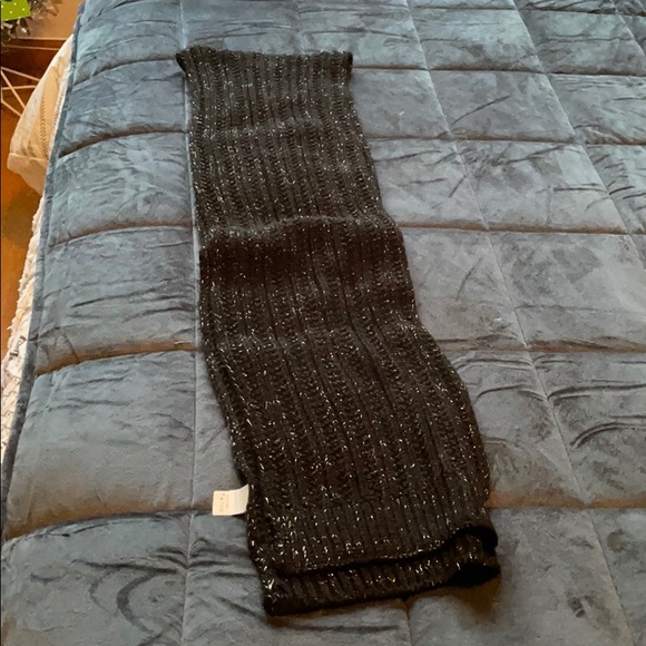 Black Winter Scarf with silver glitter - Picture 2 of 4